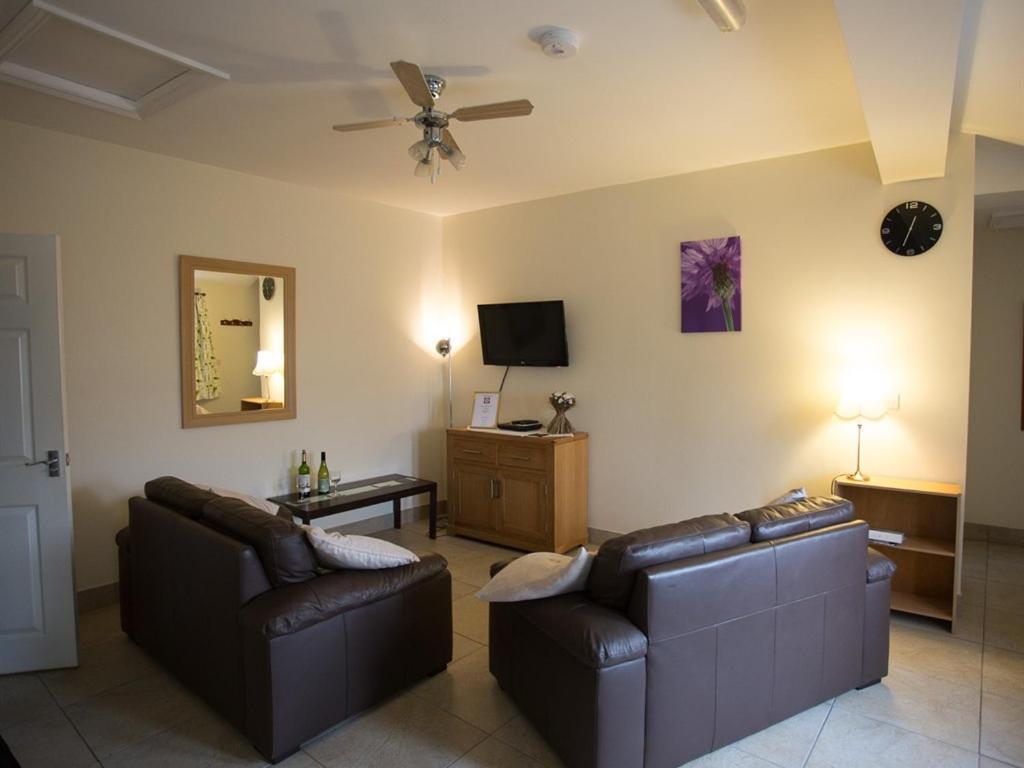 ทรีท็อป คอทเทจ แอนด์ สปา Villa กริมสบีย์ ภายนอก รูปภาพ