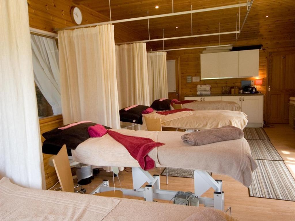 ทรีท็อป คอทเทจ แอนด์ สปา Villa กริมสบีย์ ภายนอก รูปภาพ
